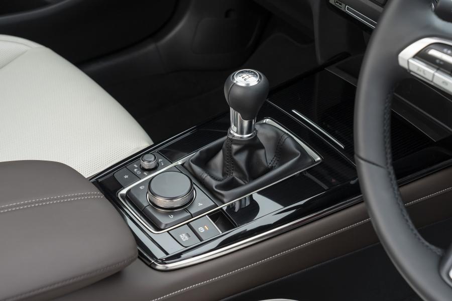 Детали интерьера Mazda CX-30 Skyactiv-X 2019 года  (UK) (фото 28 из 82)